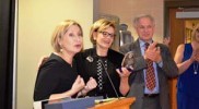 Cathy Leiber receiving JRR Fearless Leader Award